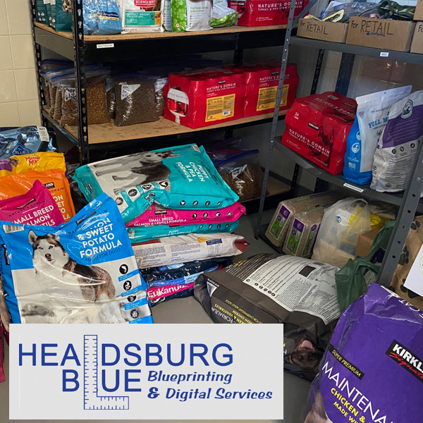 Donatie van voedsel voor huisdieren van Healdsburg Blue Blueprinting en Digital Services