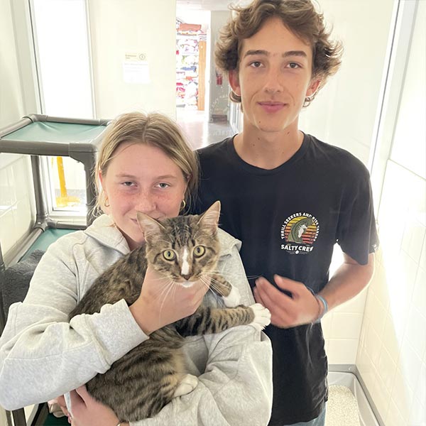Oscar the cat with his new owners